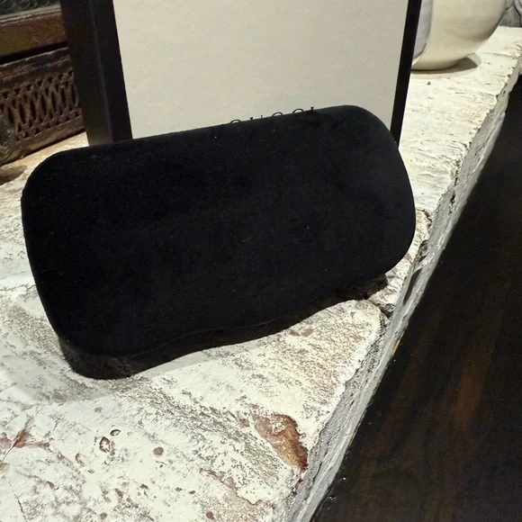 Gucci Black and Gold Luxury Glasses - Picture 9 of 10